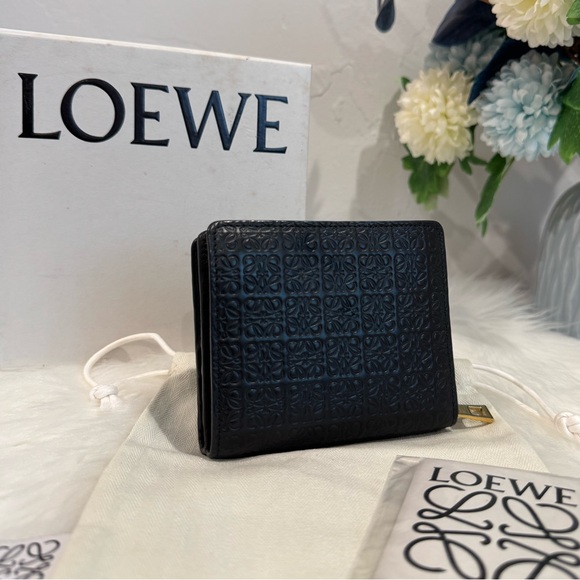LOEWE Repeat Compact Zip Wallet In Embossed Silk Calfskin - Picture 3 of 15